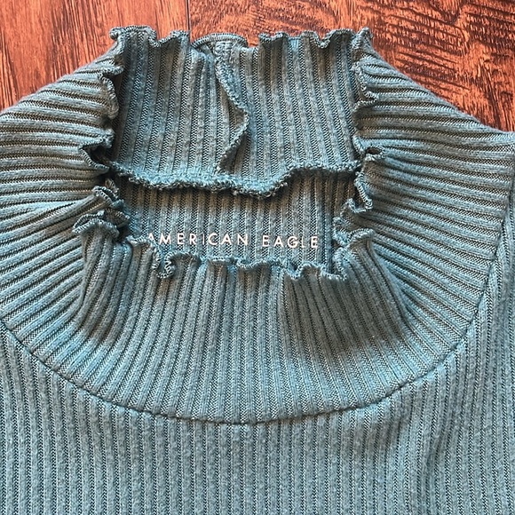 American Eagle turquoise top, size small - Picture 2 of 5